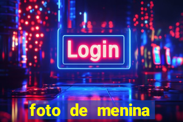 foto de menina fake cabelo cacheado
